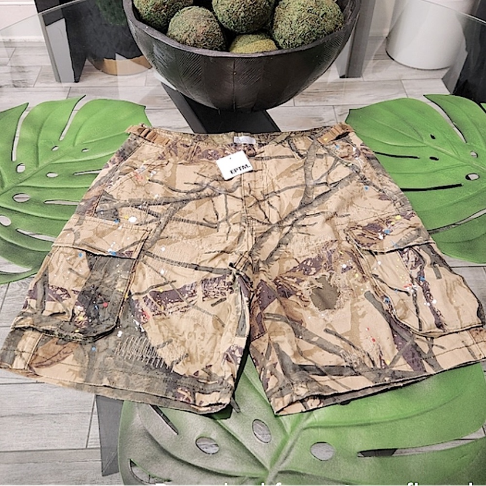 NWT ✅ Paint 🎨 🖌 Stain Matchbox Camo Khaki Shorts
